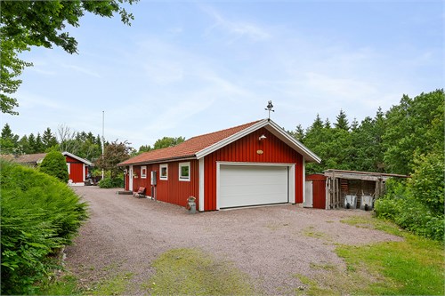 Dubbelgarage och gästhus