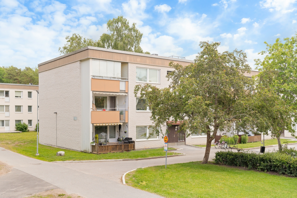 Hjortronvägen 75, 1tr – bild 13