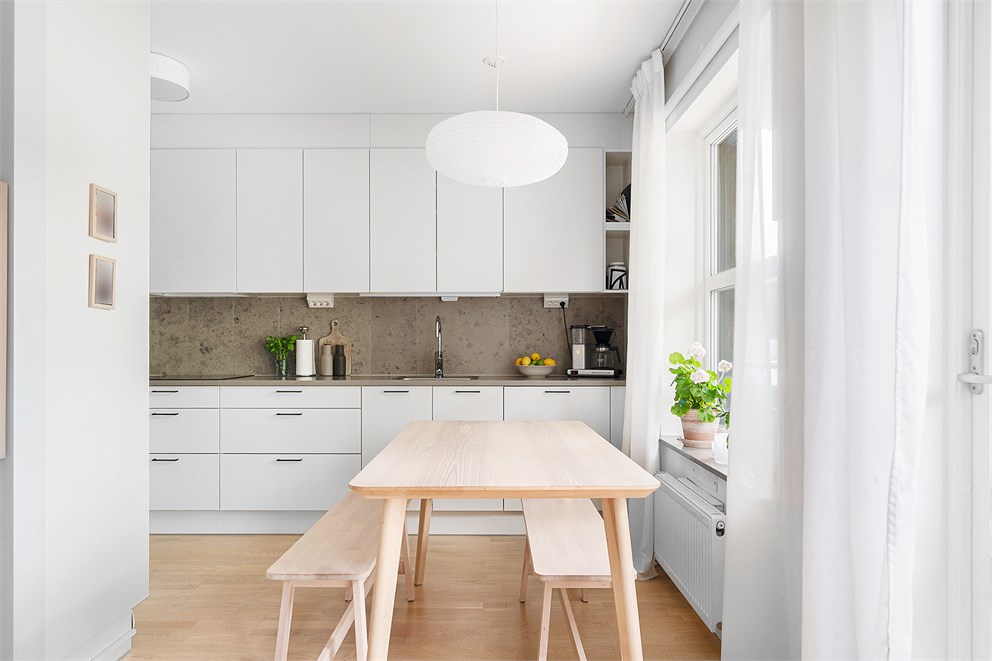 Kök med plats för matgrupp