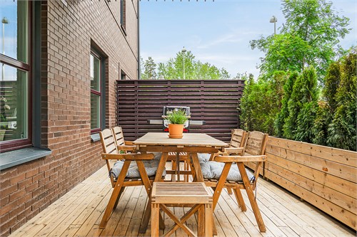 Stor och möblerbar uteplats