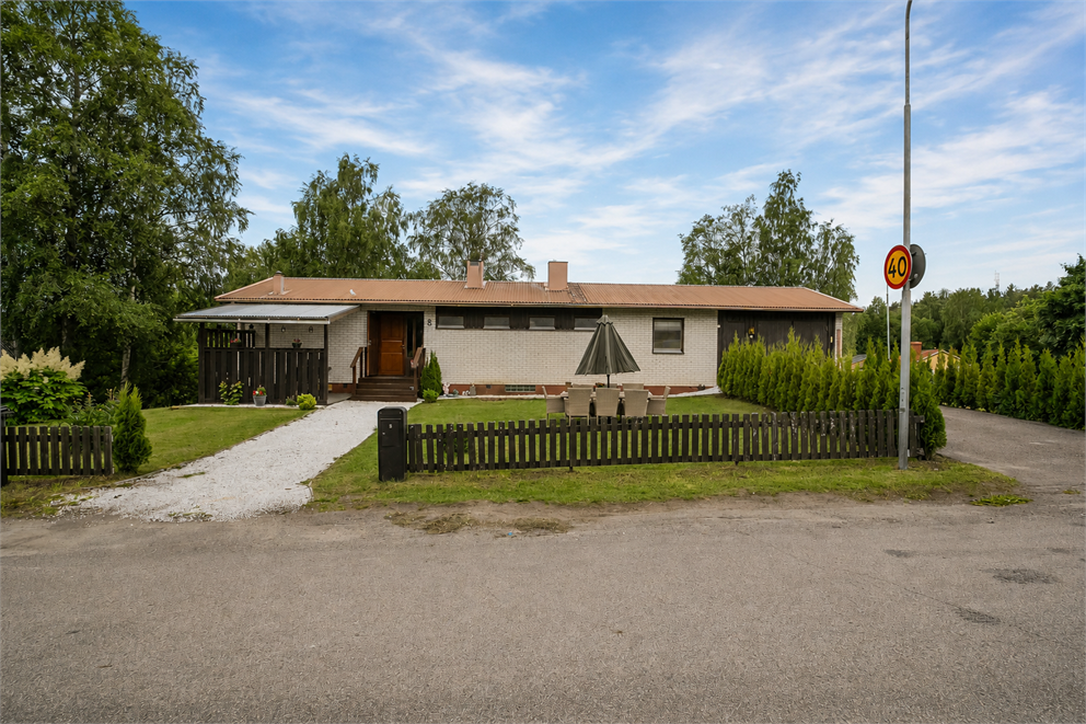 Strängvägen 8