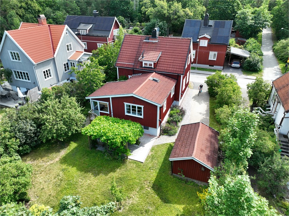 Länsmansvägen 15