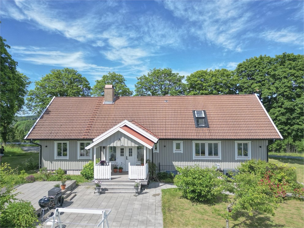 2 fullstora plan + övre plan, 2 möjliga bostäder.