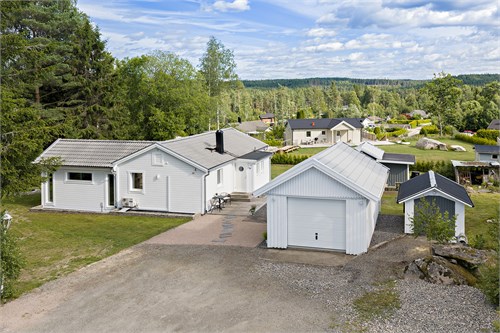 En rymlig uppfart med högt och fritt läge