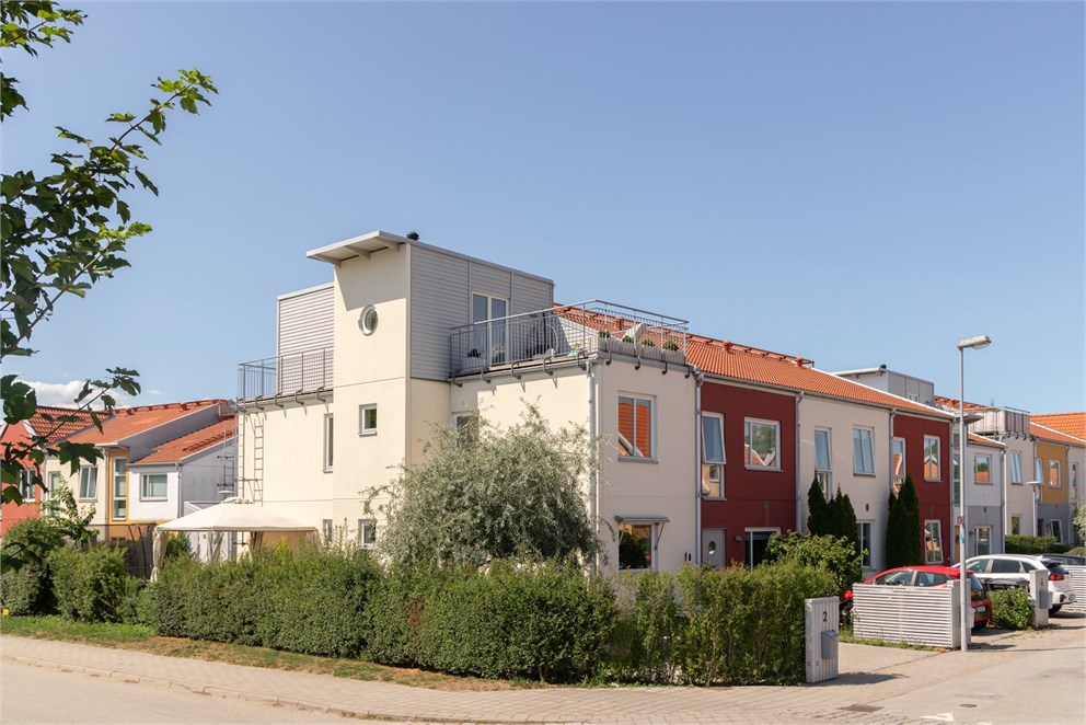Polis Larssons väg 2