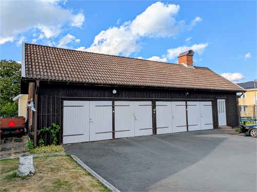 2 dubbelgarage samt tvättstuga m.m.