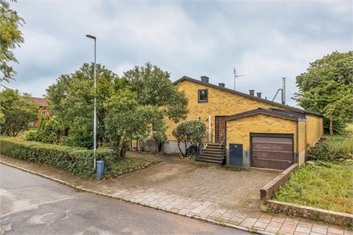 Rusthållarebacken 1