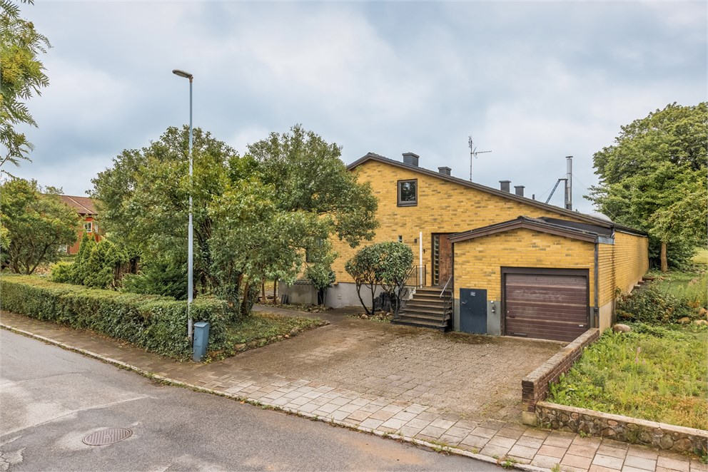 Rusthållarebacken 1