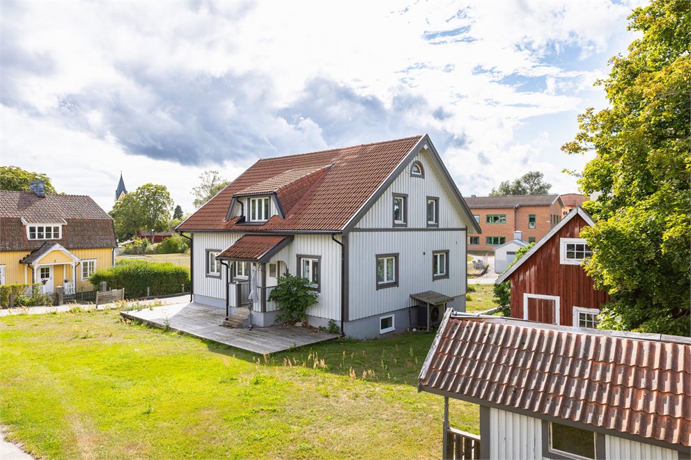 Badhusvägen 1