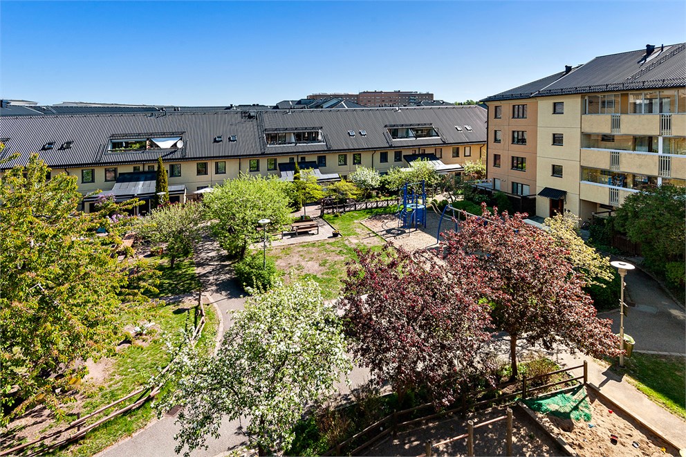 GRUSÅSGRÄND 10