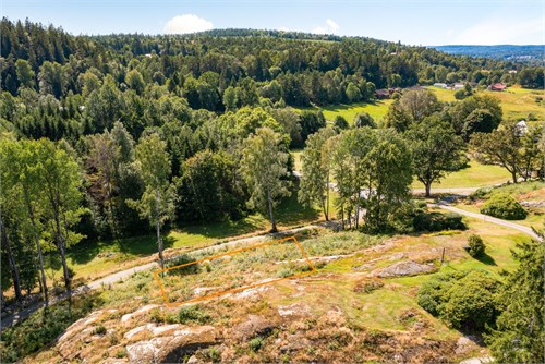 Orange markering utgör ca möjlig placering av hus.