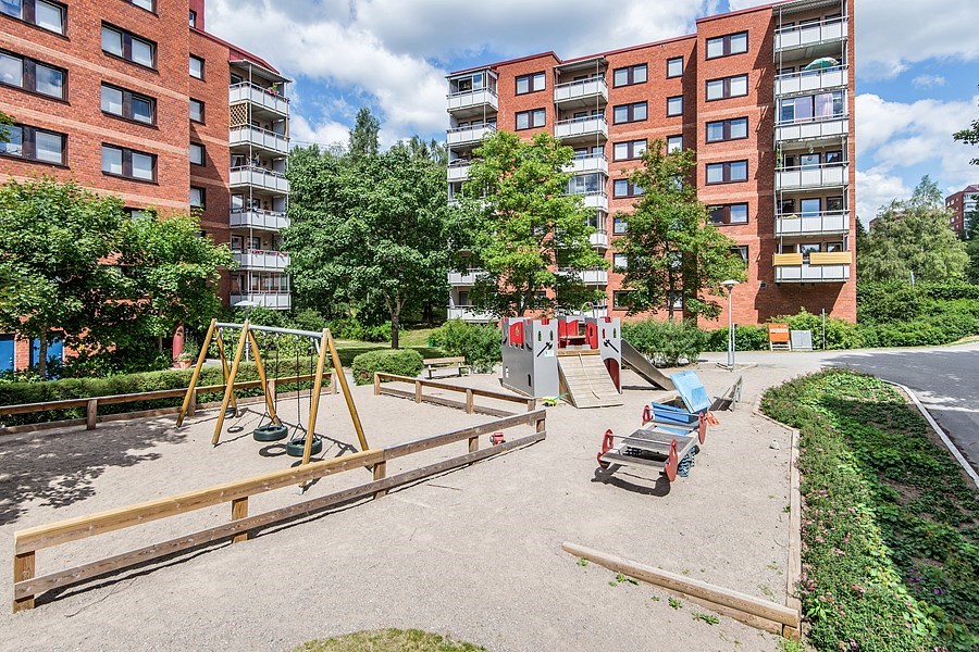 Föreningens gård med lekplats