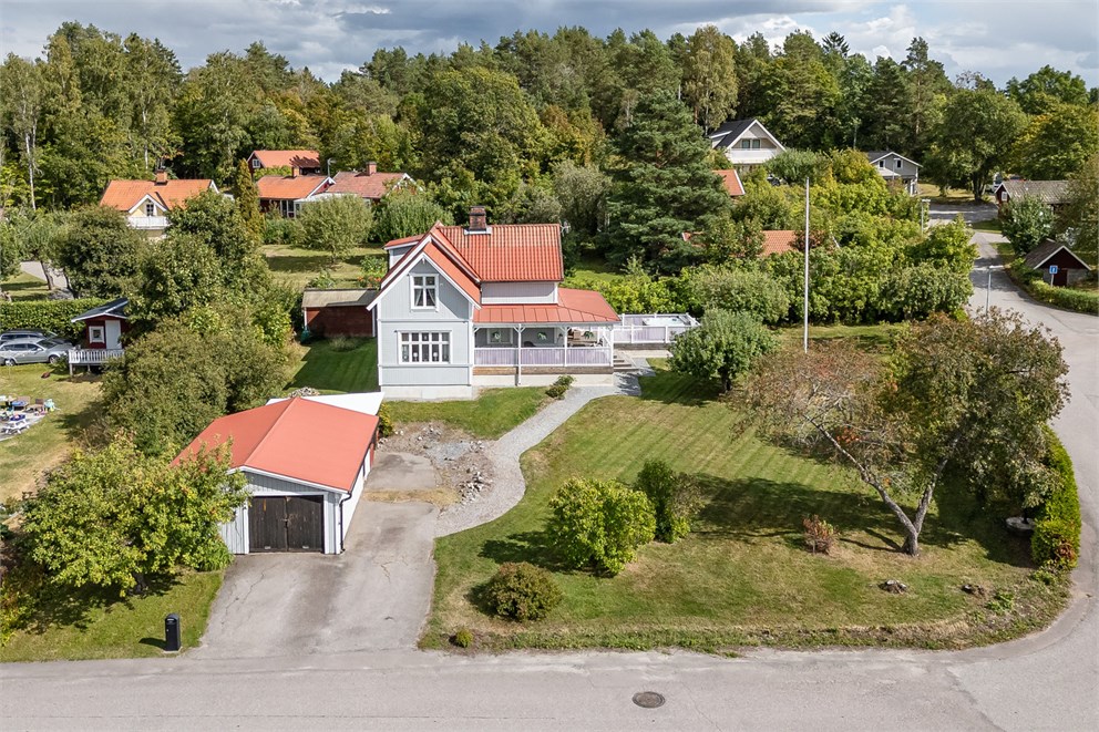 Hällbyvägen 11