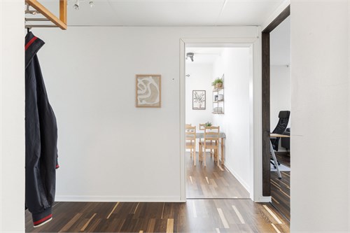 Hall sett mot kök