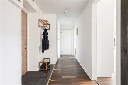 Entréhall med fyra garderober till bra förvaring