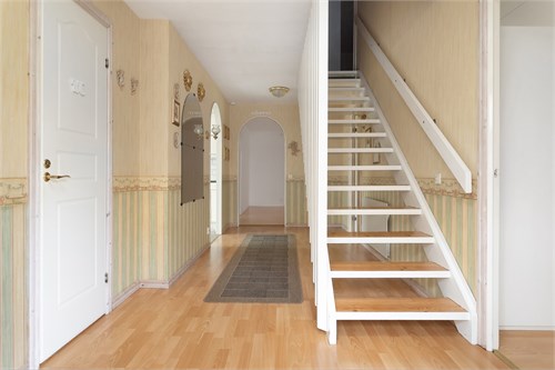 Välkommen in i entréhallen