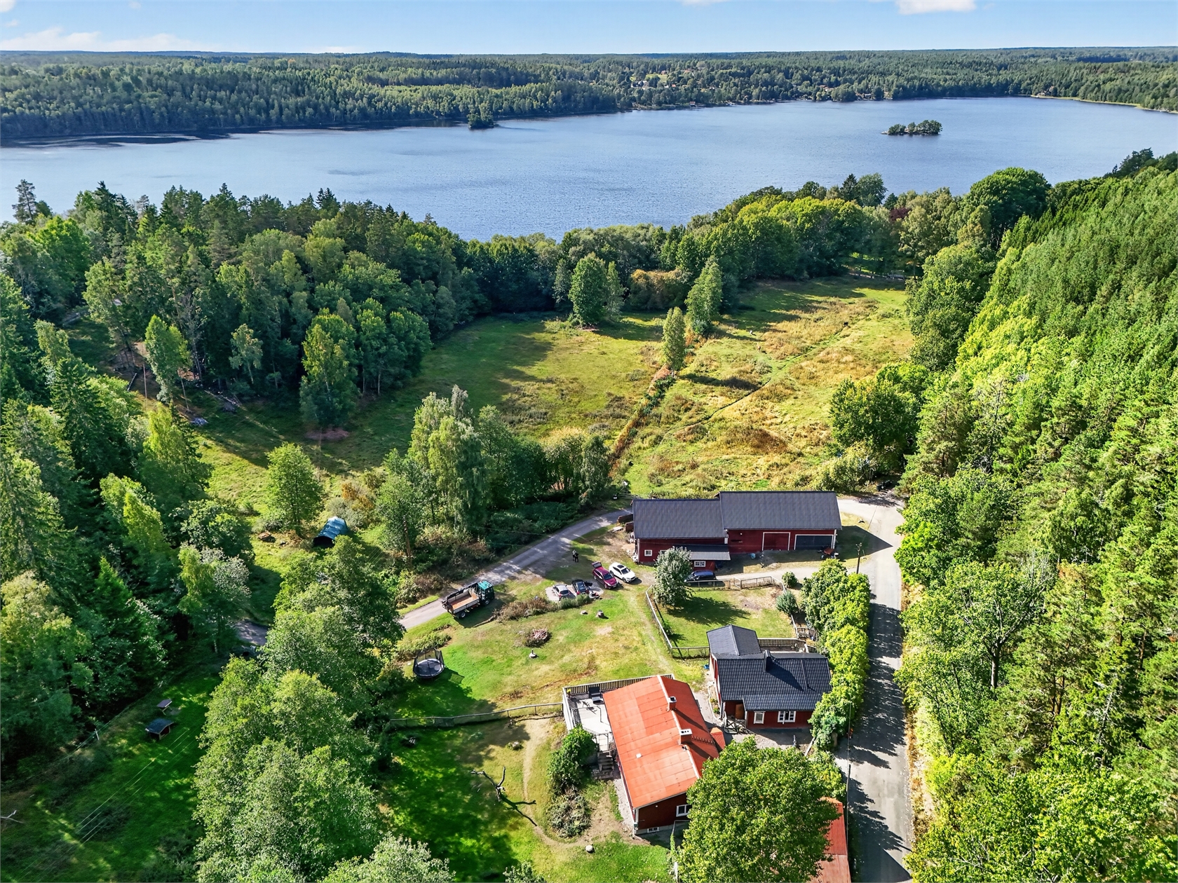 Lövvikens gård 1 och 2 – bild 1