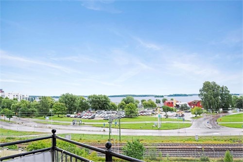 SLOTTSSTIGEN 1