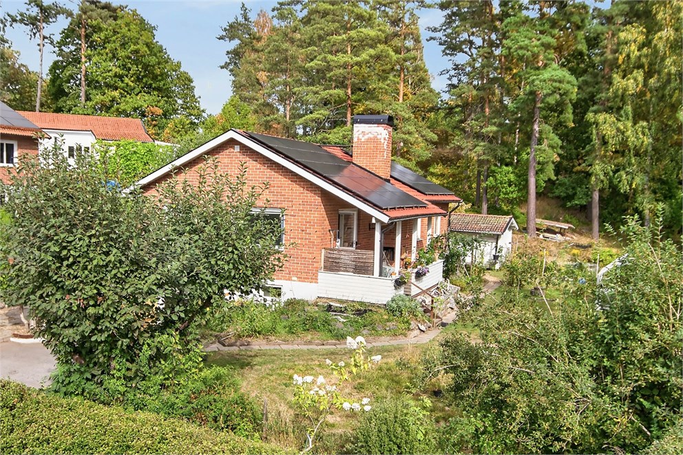 Ängsvägen 8
