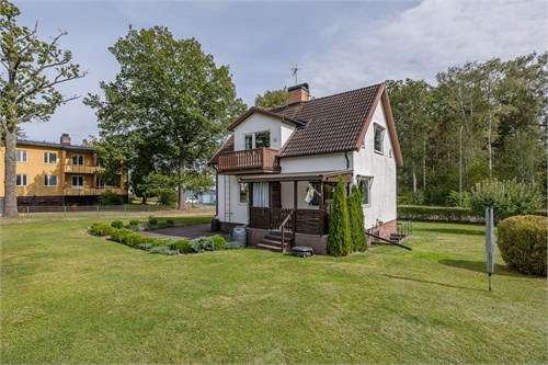 Östra vägen 11