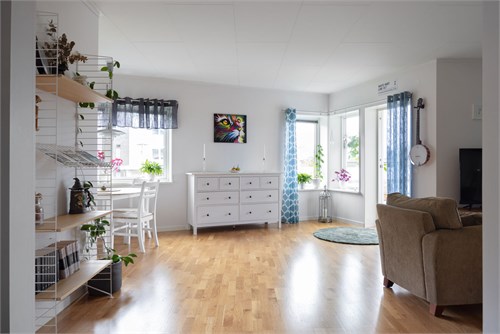 Brunnsäpplets väg 6