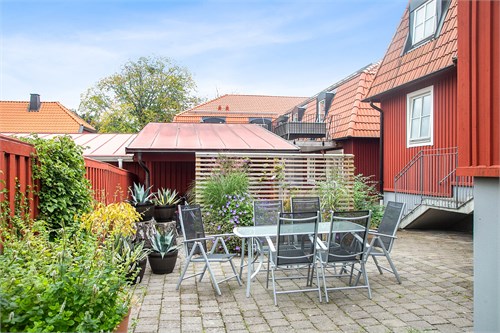 Mysig gemensam uteplats på föreningens innergård