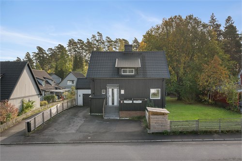 Hallarydsvägen 15