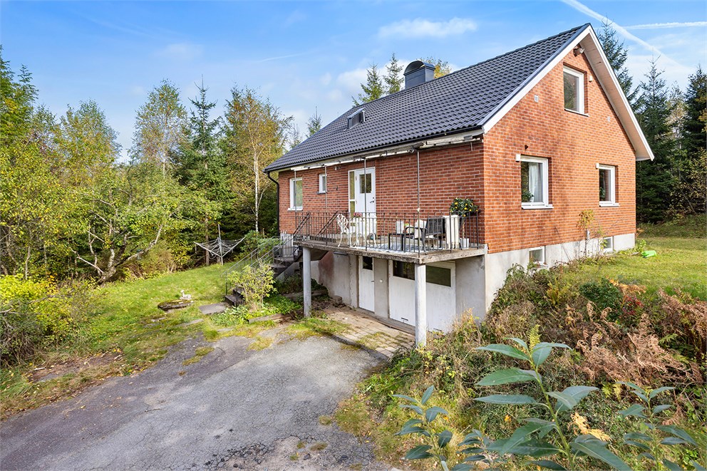 Rymlig villa med naturnära läge 