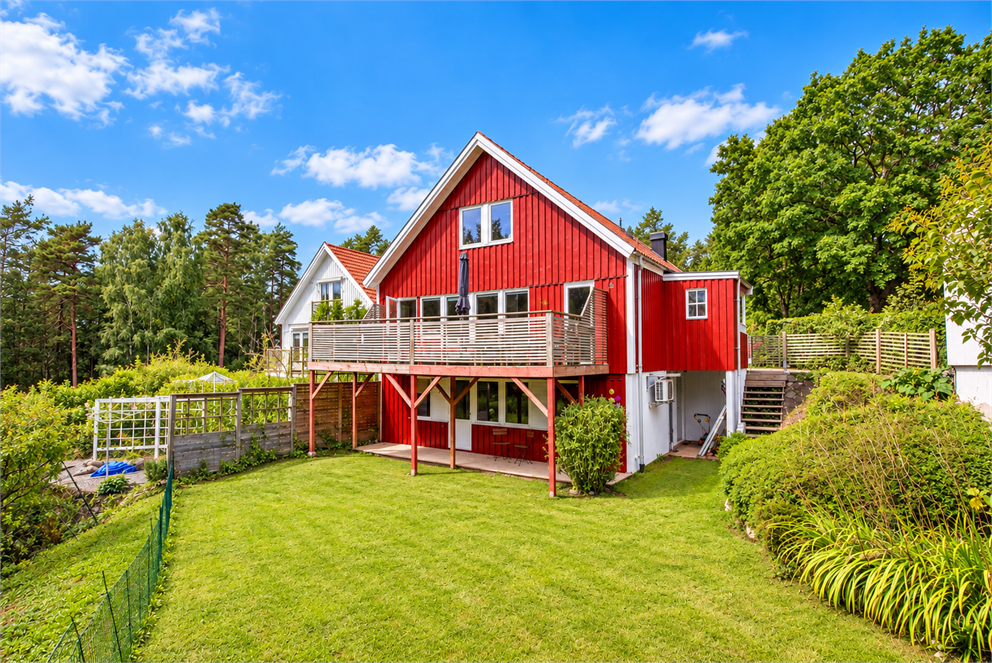 Hallonvägen 66