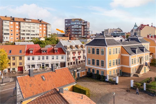 Lugnt läge men nära restauranger och folkmyller